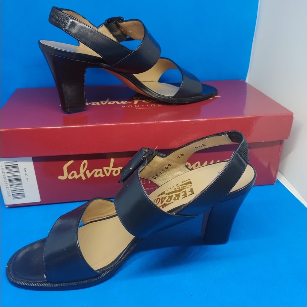 ⭐️ S 👠 Salvatore Ferragamo Boutique Navy‎ Blue heels